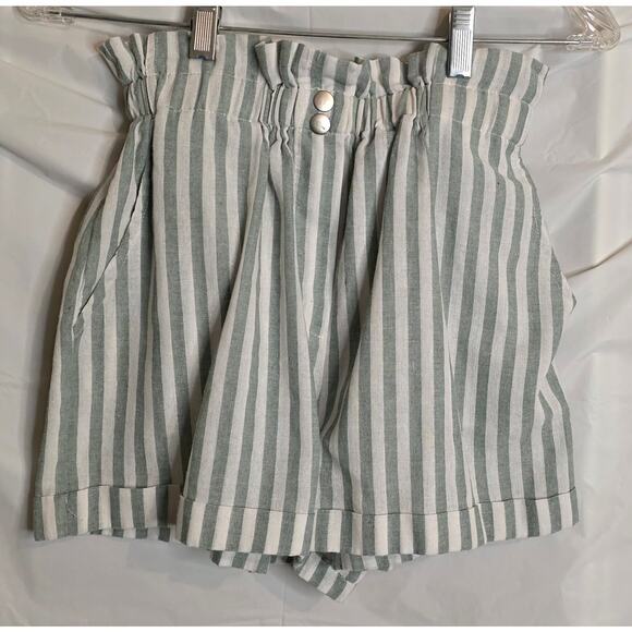 SHEIN Pants - Shein Shorts Women's Size L Green White Stripes Elastic Ruffled Waist